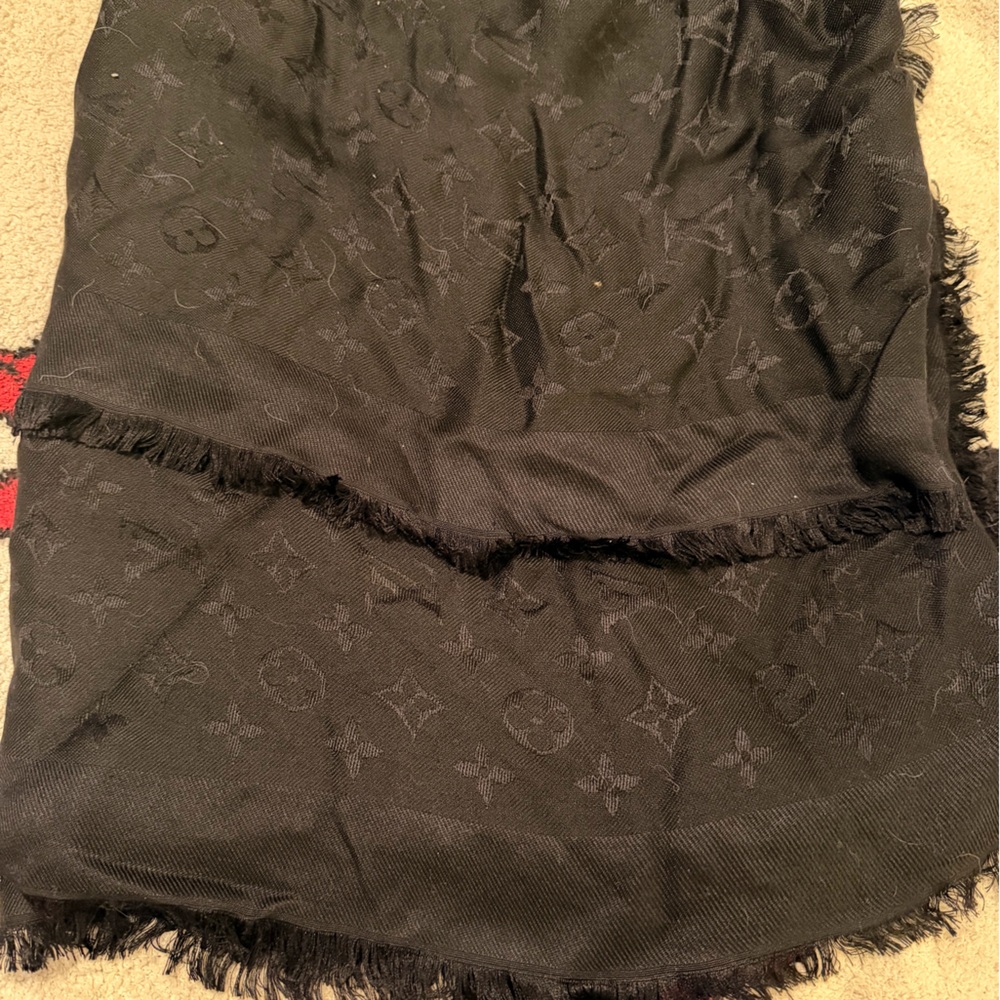 Louis Vuitton Monogram Classic Shawl